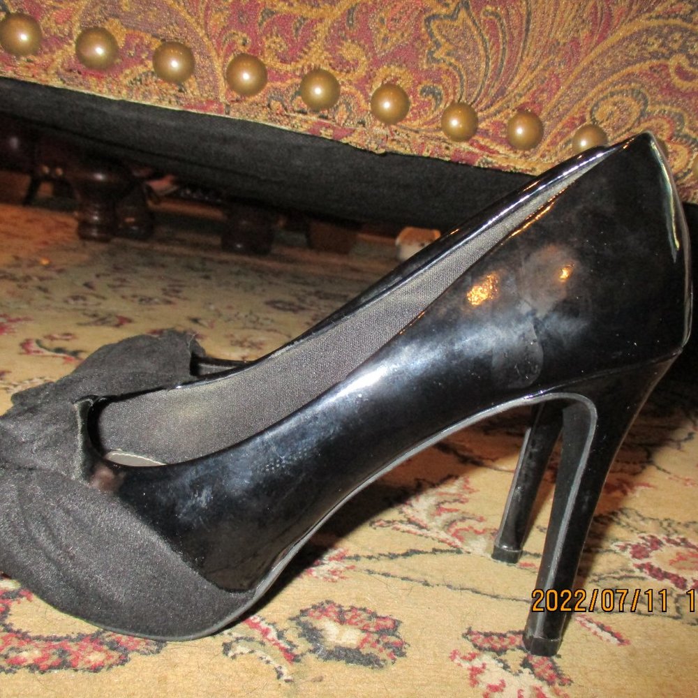 black heels - Picture 2 of 2